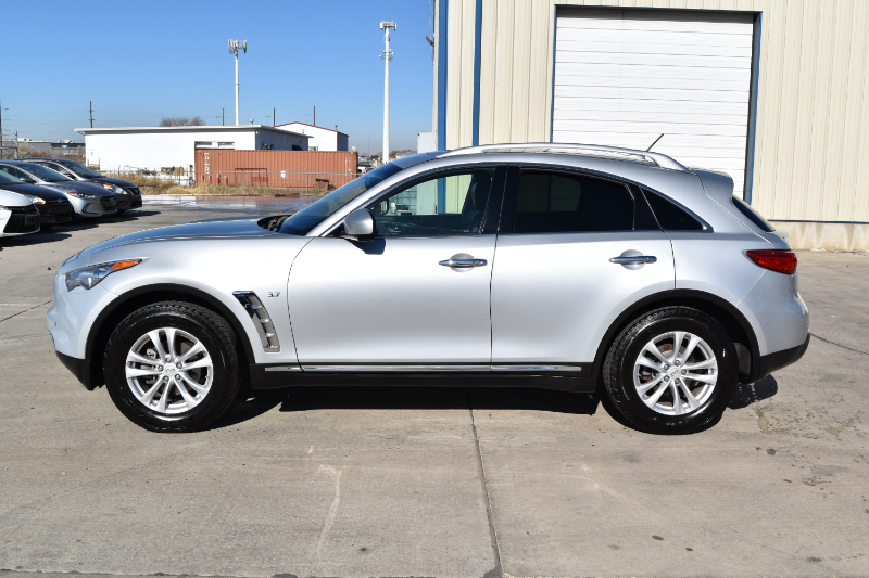 2017 INFINITI QX70 Base
