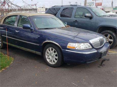 2011 LINCOLN TOWN CAR