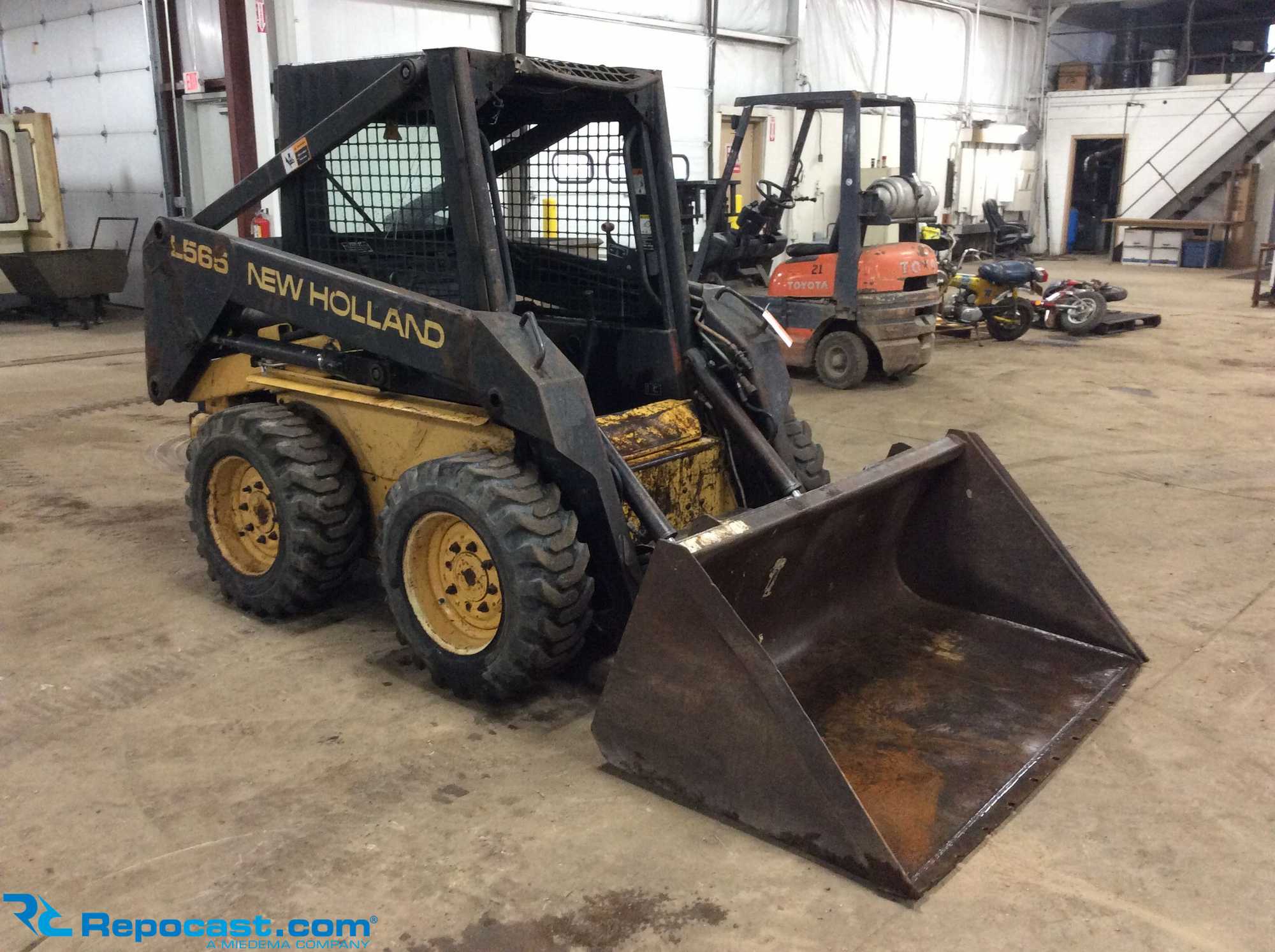 New Holland L565 Skid Steer Loader