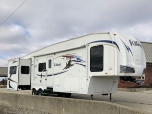 2010 FOREST RIVER WILDCAT WCF31TS