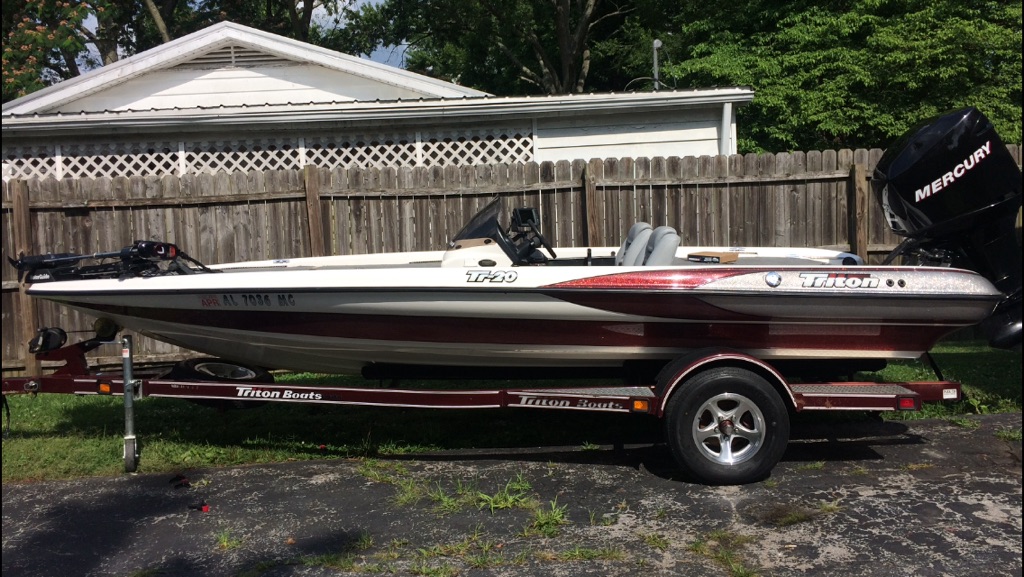 1999 Triton TR-20 Boat with 2006 200 Optimax Mercury Motor and Boat Trailer