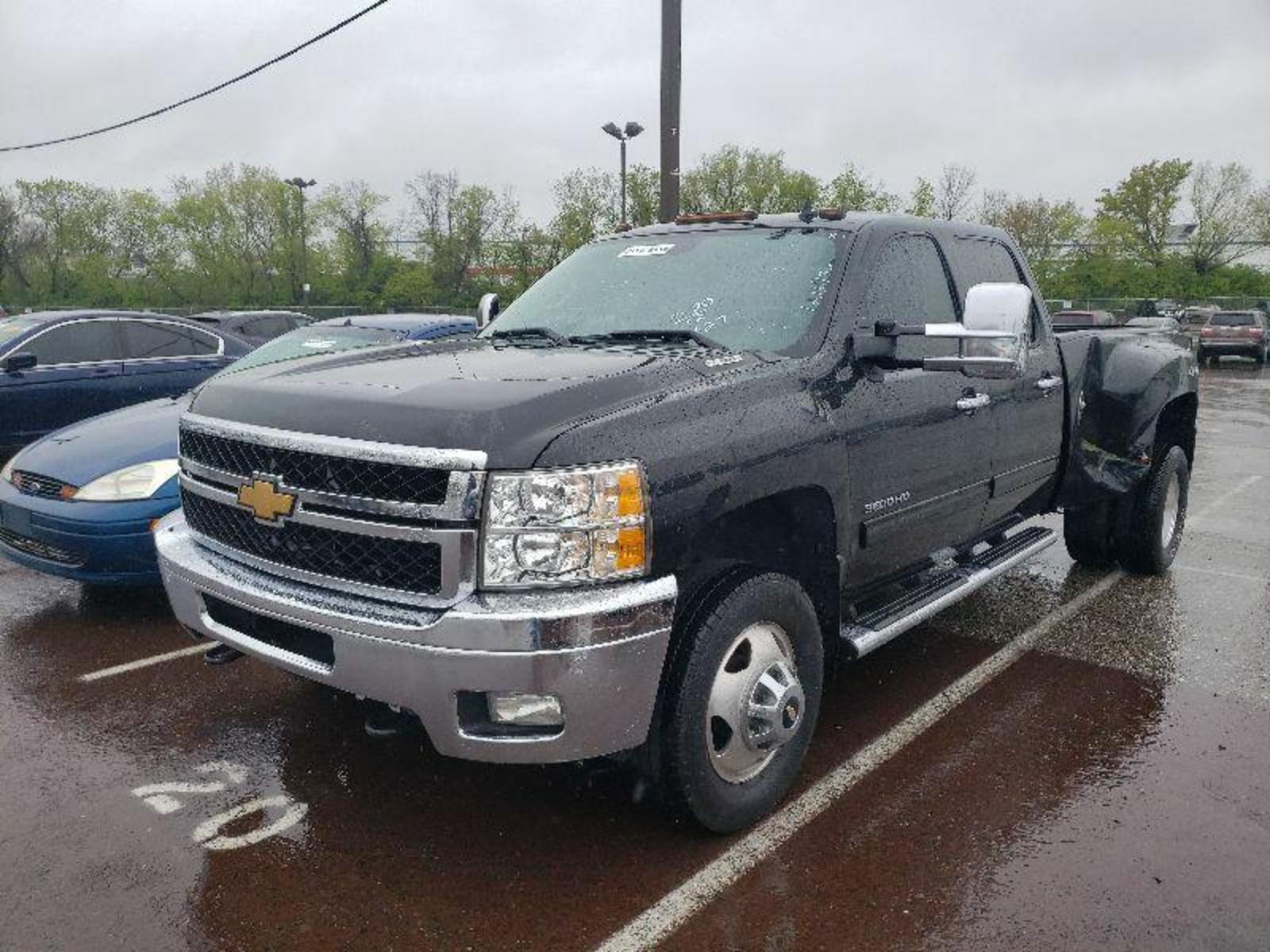 2012 Chevrolet Silverado 3500 LTZ 4WD Crew Cab 6.6 8cyl. Diesel