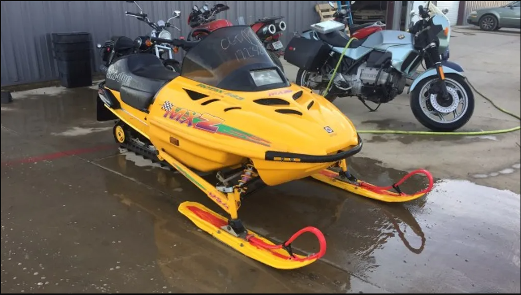 1996 SKIDOO SNOWMOBILE