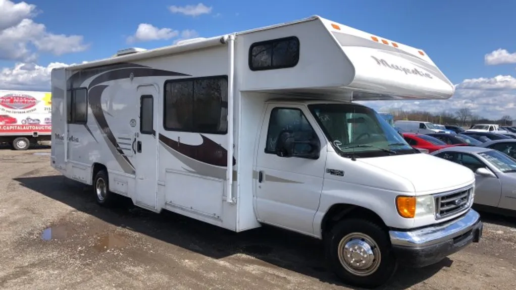 2004 Ford E-450 Majestic Motorhome