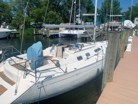 35′ – 1997 Dufour Yachts Classic Sloop 35