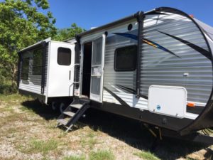 2018 SALEM BY FOREST RIVER – MODEL 27REI – 33’ TRAVEL TRAILER
