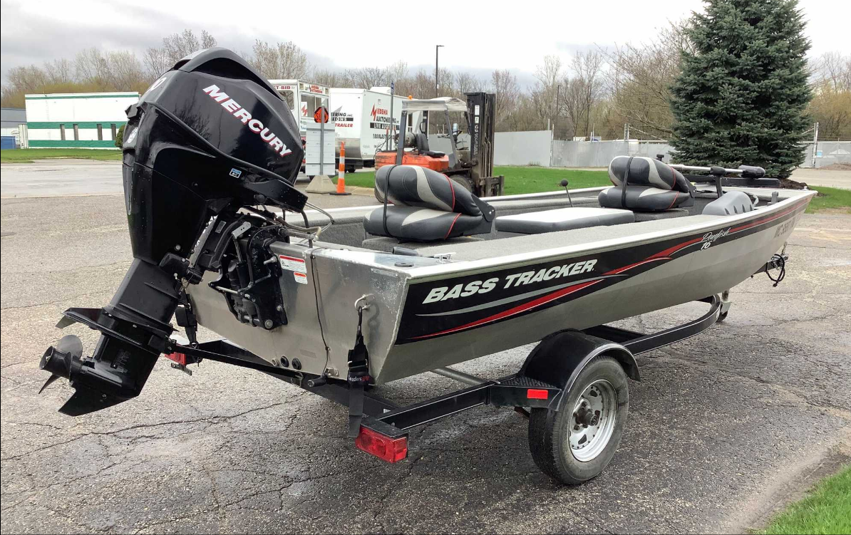2010 Tracker Panfish Boat