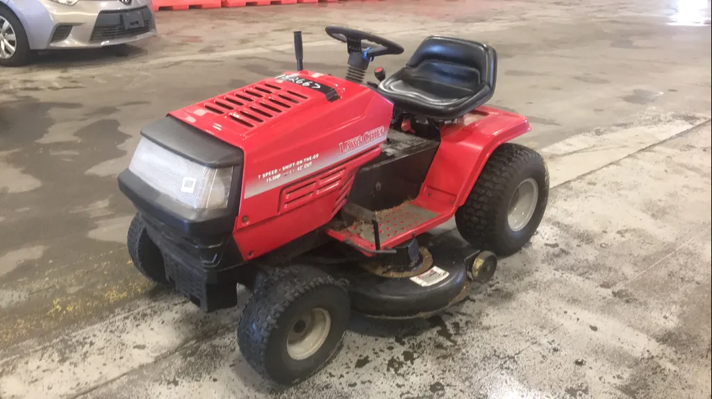 2002 LAWN CHIEF RIDING LAWN MOWER