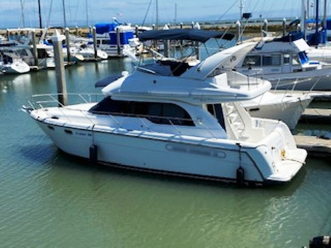 34′ – 2001 Bayliner 3488 Command Bridge