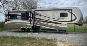 2016 Redwood 38RL Luxury 5th Wheel With 3 Slides