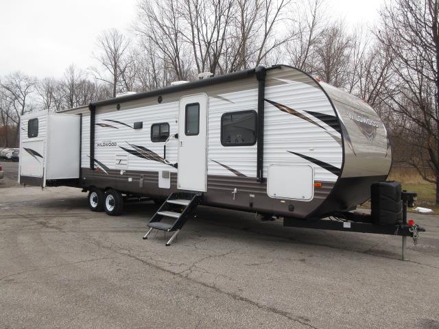 2018 Wildwood (by Forest River) 31KQBTS