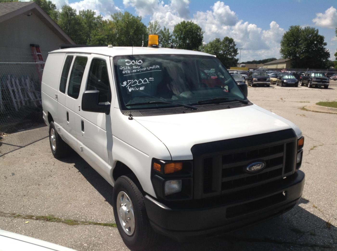 2010 FORD E-350