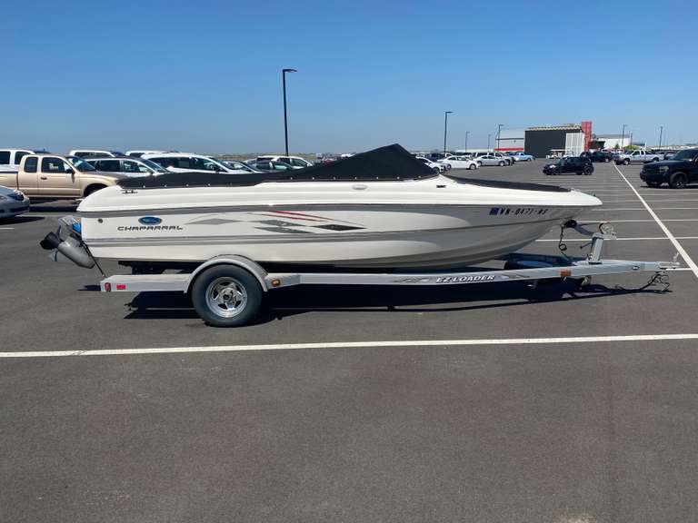2005 Chaparral Boat