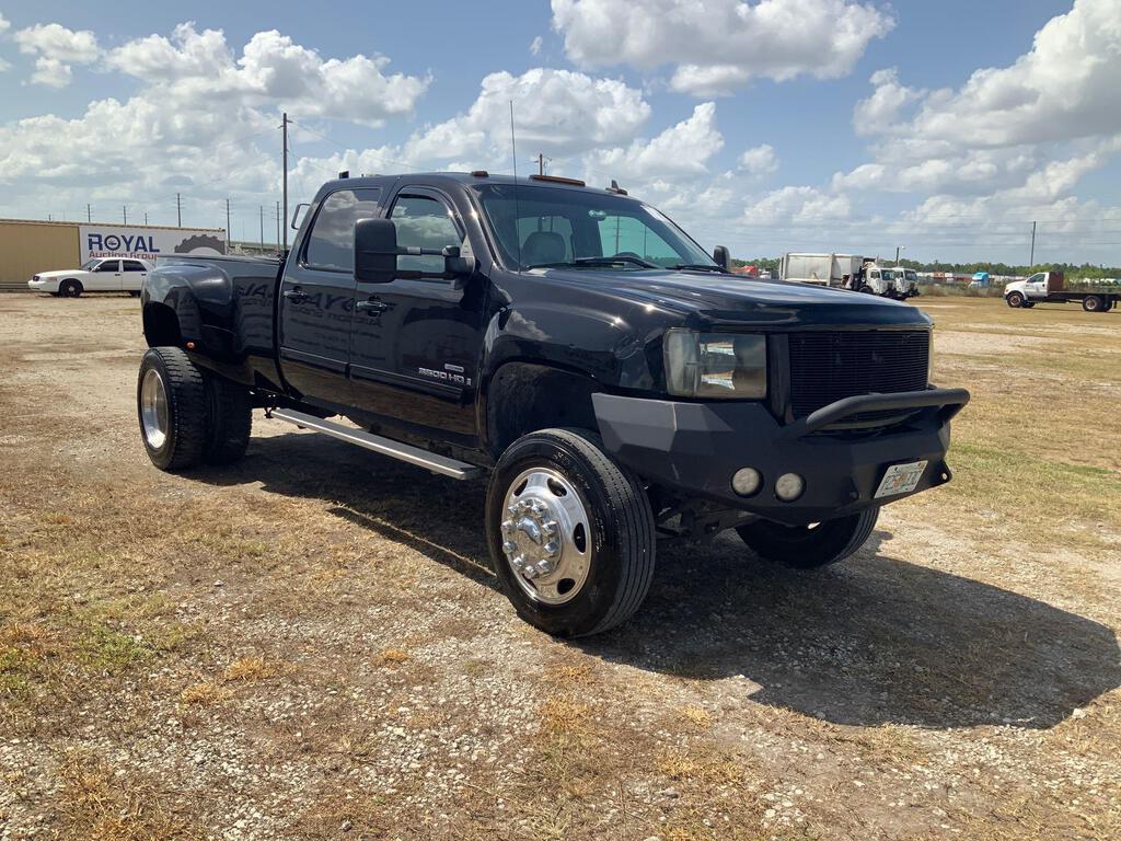 2007 GMC Sierra 3500HD Crew Cab 4×4 Dually Pickup Truck