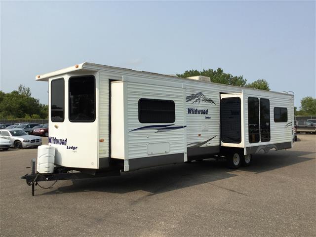 2010 Wildwood Lodge WDT403FB