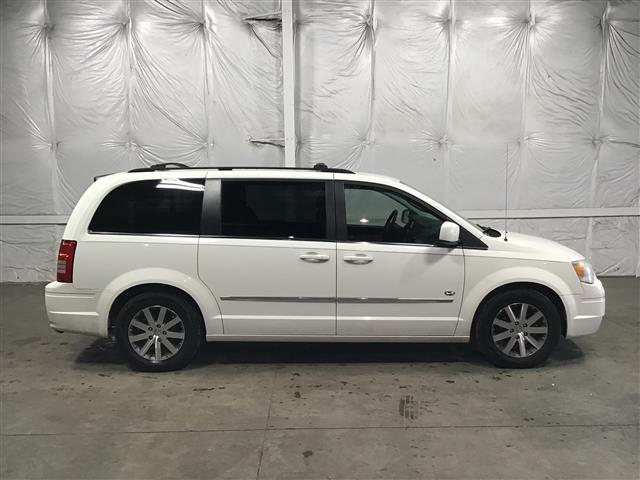 2009 Chrysler Town and Country Touring