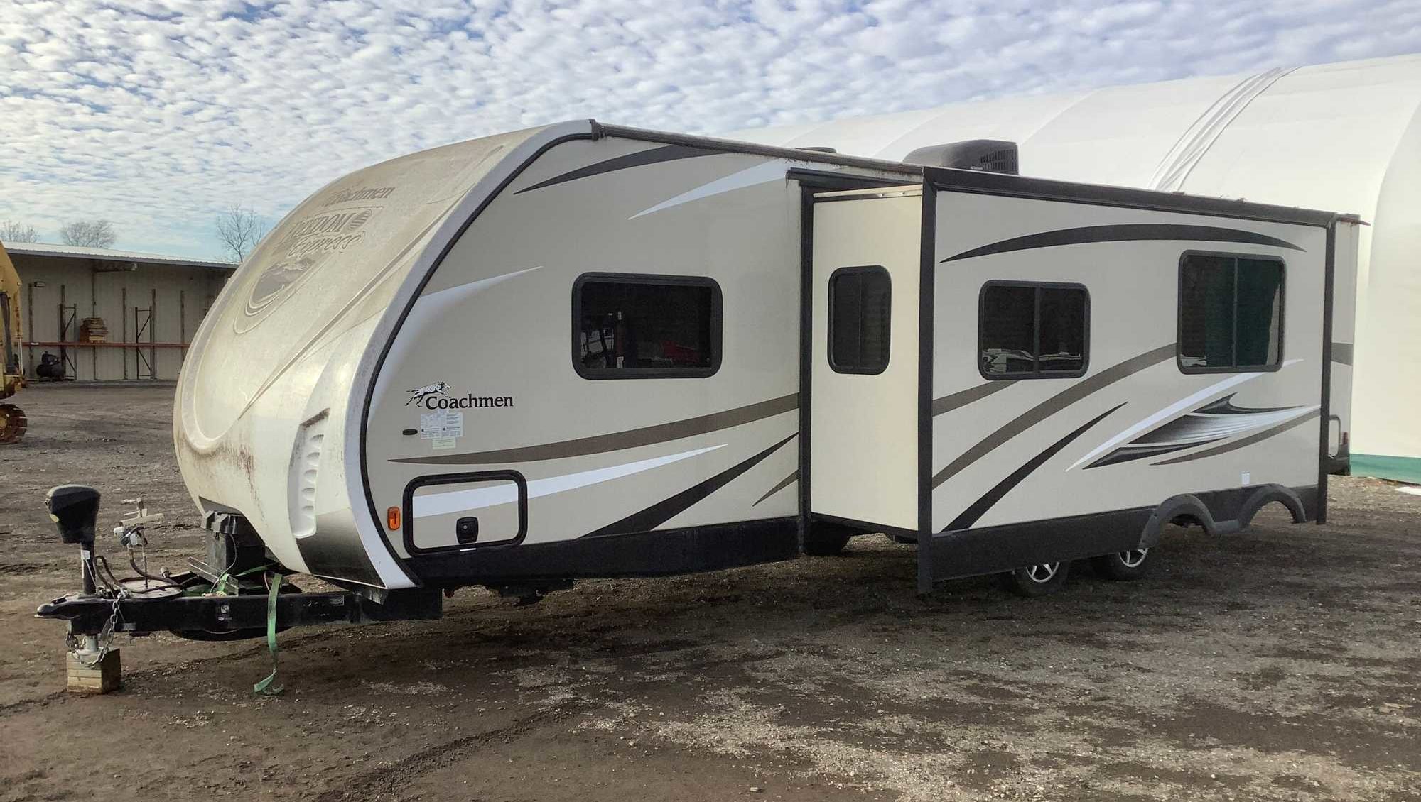 2017 Freedom Express 292BHD Trailer