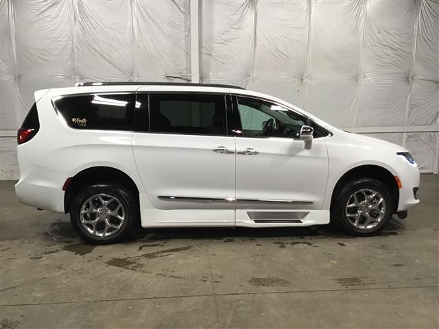 2018 Rollx Chrysler Pacifica Wheelchair Van
