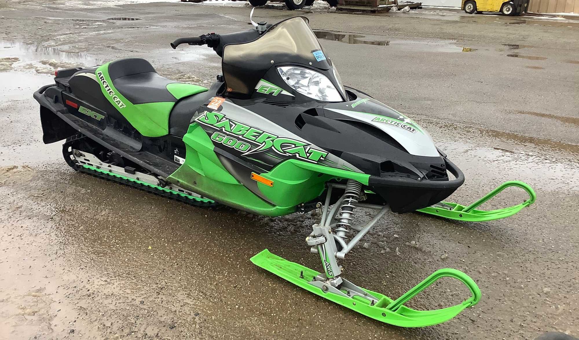 2004 Arctic Cat Saber Cat 600 Snowmobile