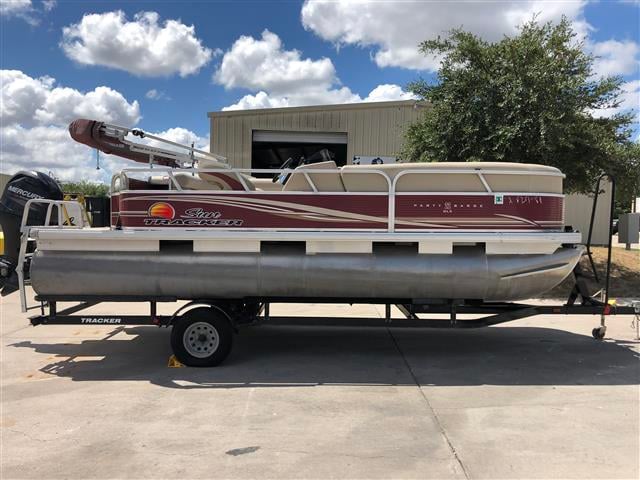 2013 Sun Tracker Party Barge 22DLX