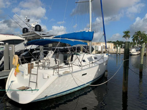 39′ – 2005 Beneteau 393