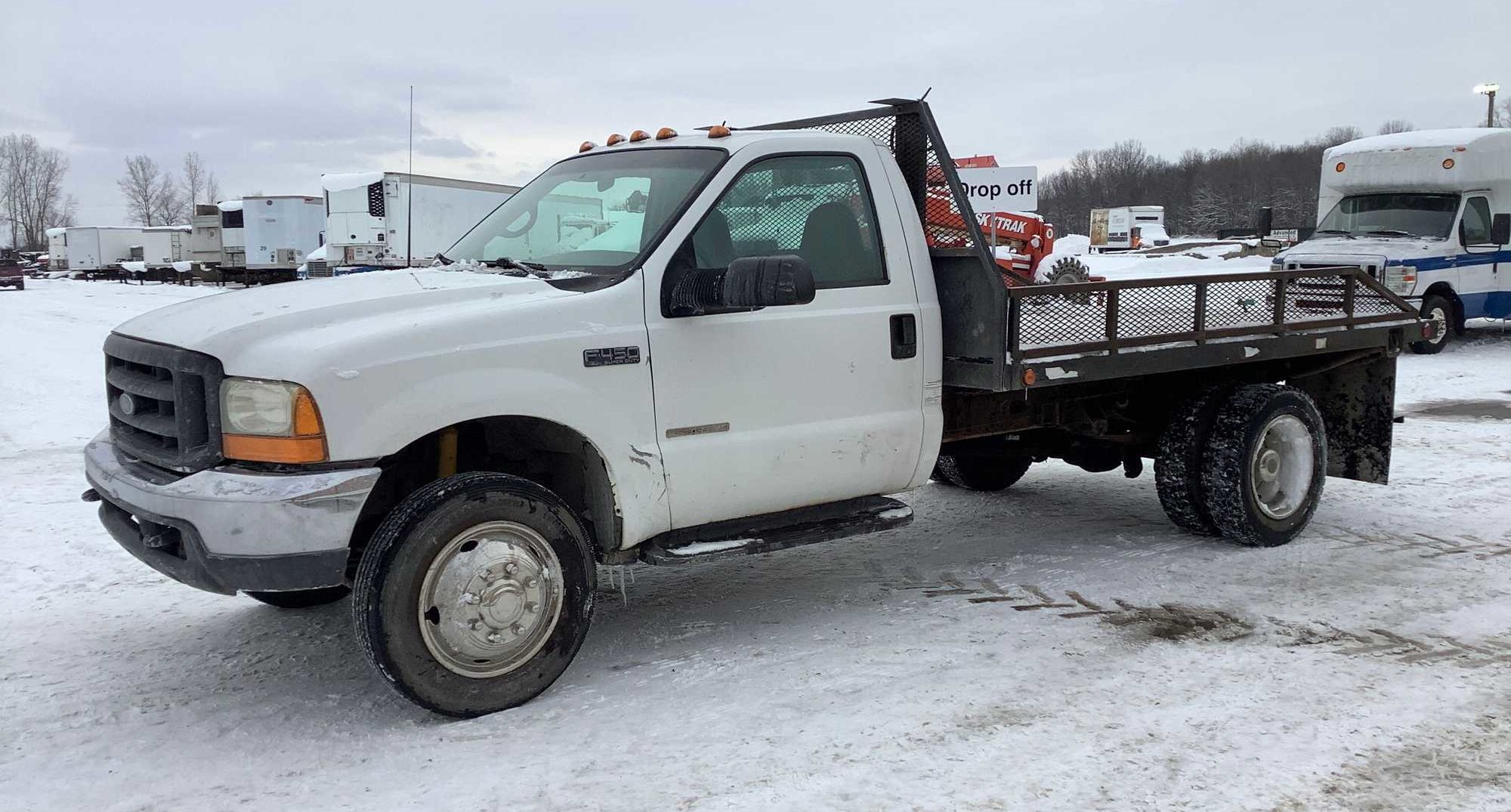 1999 Ford F-450 11’ Flatbed Truck