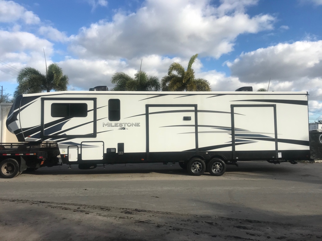 OFFSITE-2019 HEARTLAND 42’8″ 5TH WHEEL