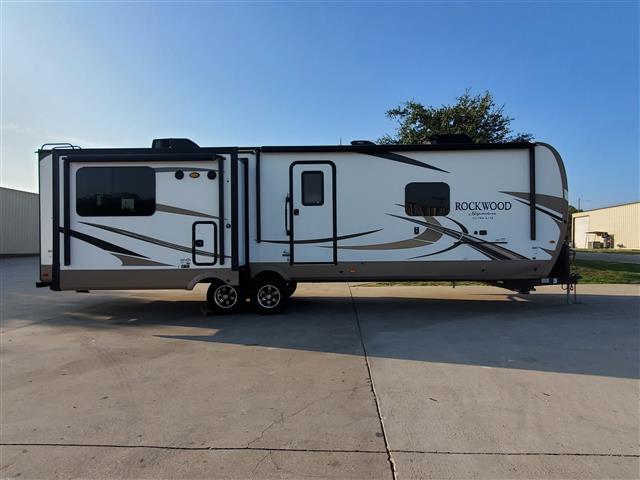 2019 Rockwood (by Forest River) Signature Ultra Lite 8329SS