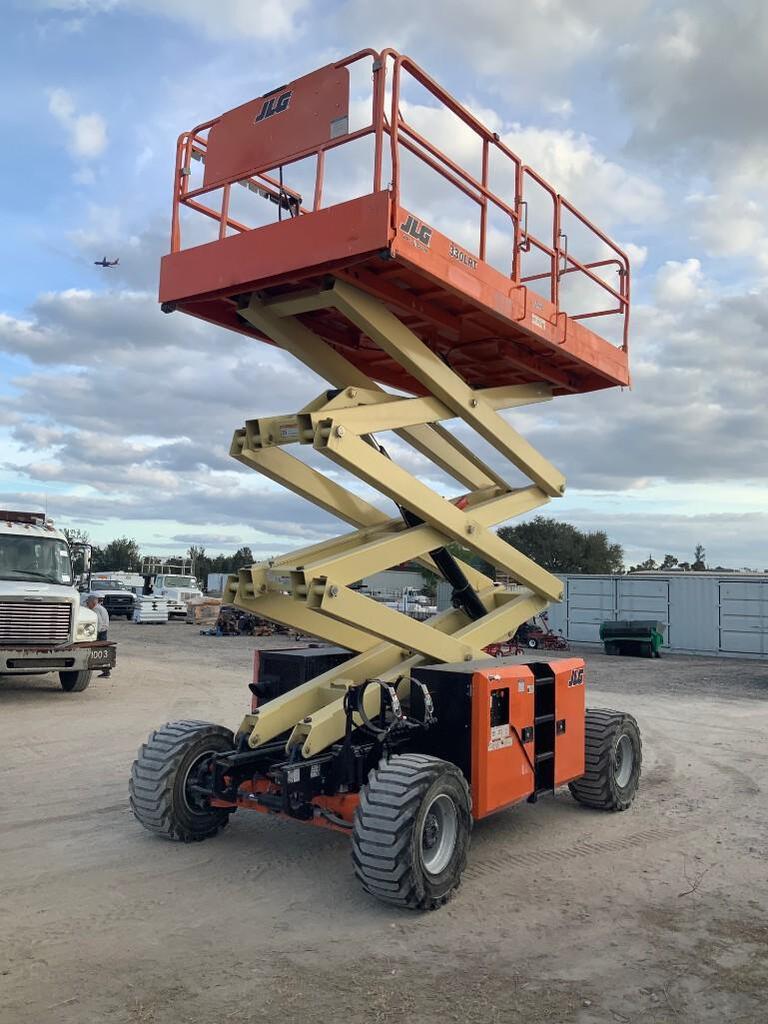 2018 JLG 330LRT 33FT 4x4 Scissor Lift Repo Finder