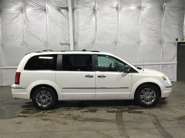 2009 Chrysler Town and Country Limited