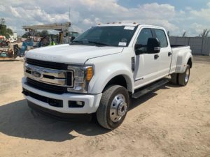 2017 Ford F-450 4×4 Dually Pickup Truck