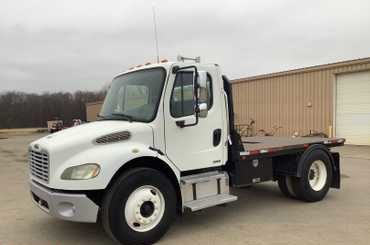 2005 Freightliner M2 Business Class Flatbed Truck