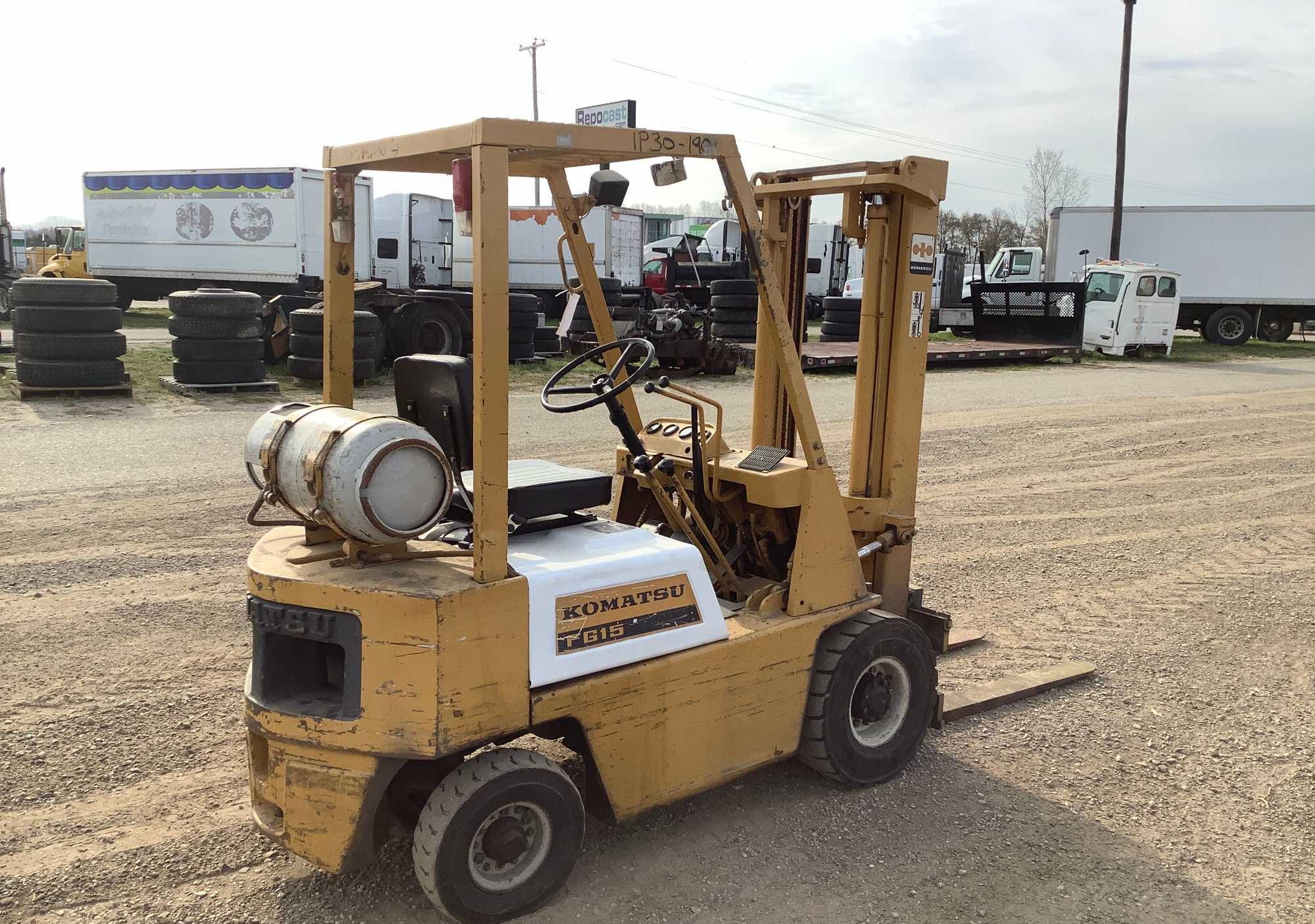 Komatsu FG1512 Pneumatic Tire Forklift Repo Finder