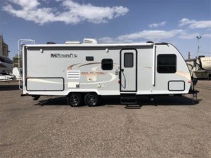2017 Winnebago Minnie 2201DS