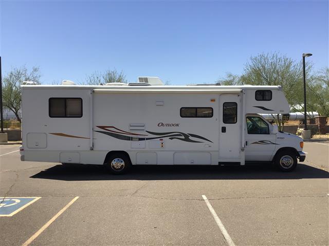 2007 Winnebago Outlook 31C