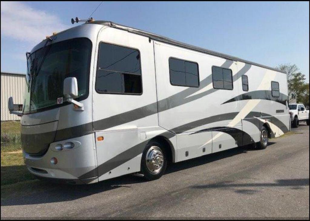 2004 Freightliner XC Chassis Recreational Vehicle