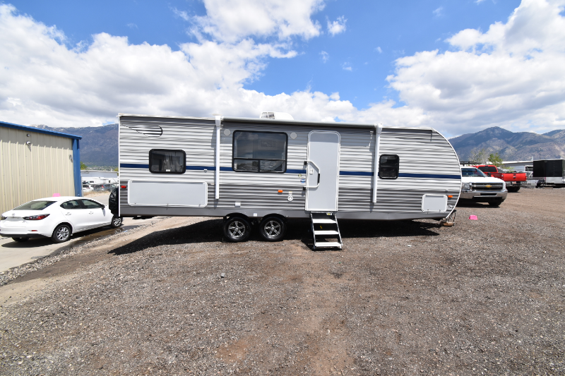 2020 SHASTA by Forest River M-26BH-30′