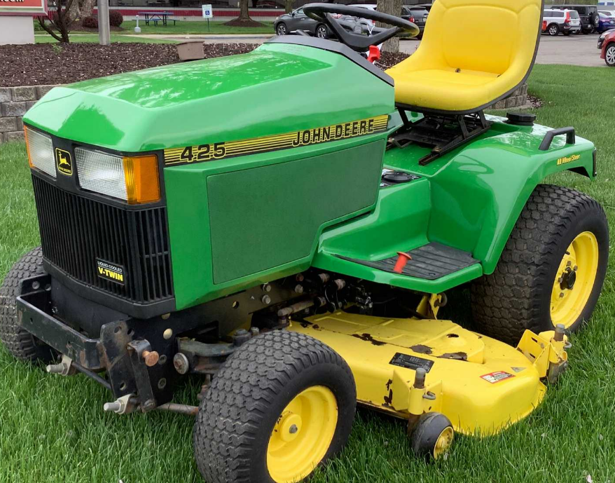 John Deere 425 AWS (all wheel steer) Garden tractor