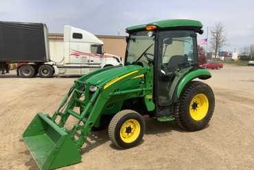 John Deere 3720 Compact Utility Tractor with Loader Attachment