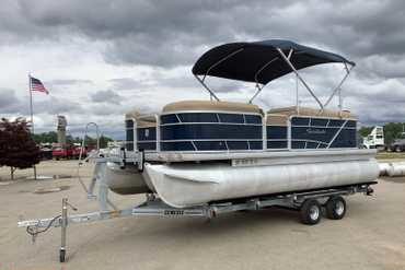 2017 Sweetwater 2086 Tri-Toon Pontoon Boat