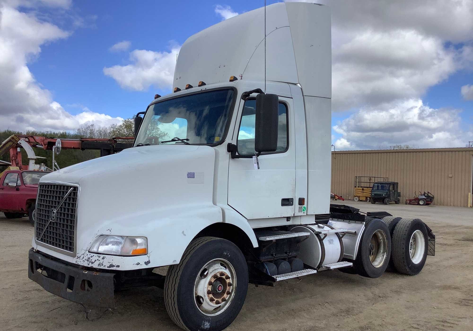 2004 Volvo 6×2 Day Cab Semi