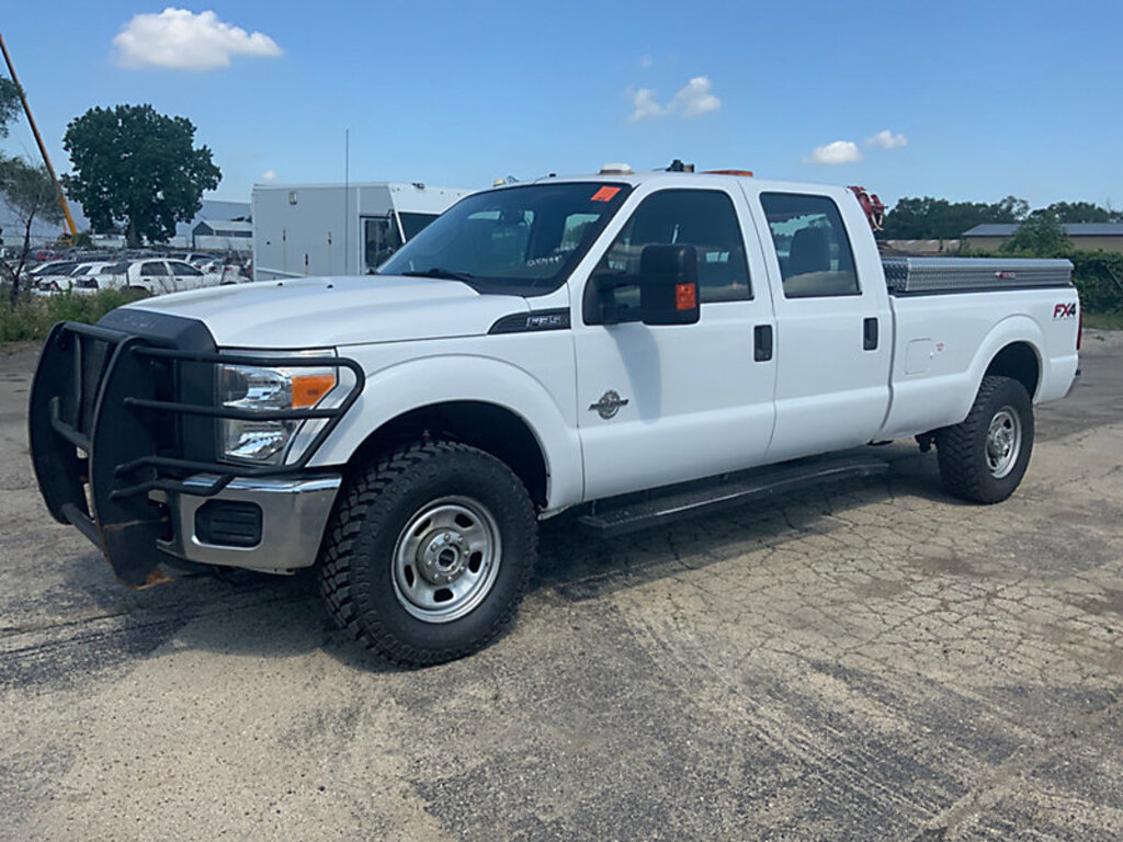 2013 Ford F350 4×4 Crew-Cab Pickup Truck runs & moves