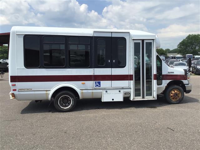 2008 Ford E-450 Super Duty Bus