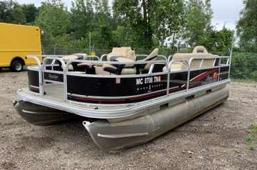2013 Sun Tracker Bass Buggy 18 DLX Boat