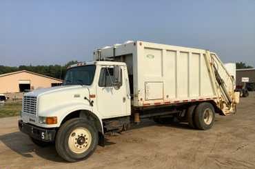 2001 International 4900 Garbage Truck