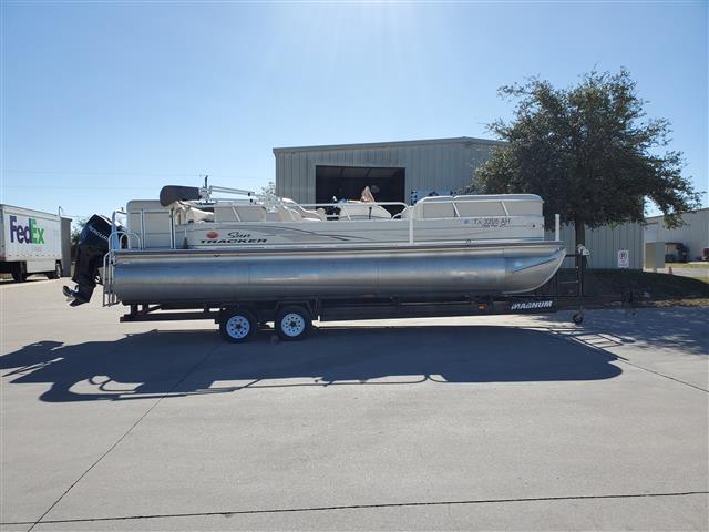 2007 Sun Tracker Party Barge 25
