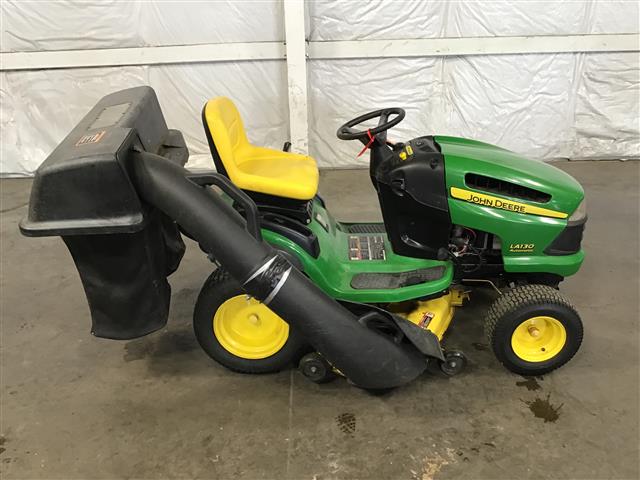 John Deere LA130 w/Bagger