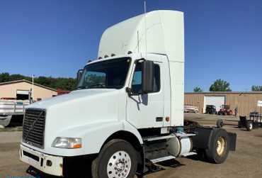 2006 Volvo VN Single Axle Day Cab Semi