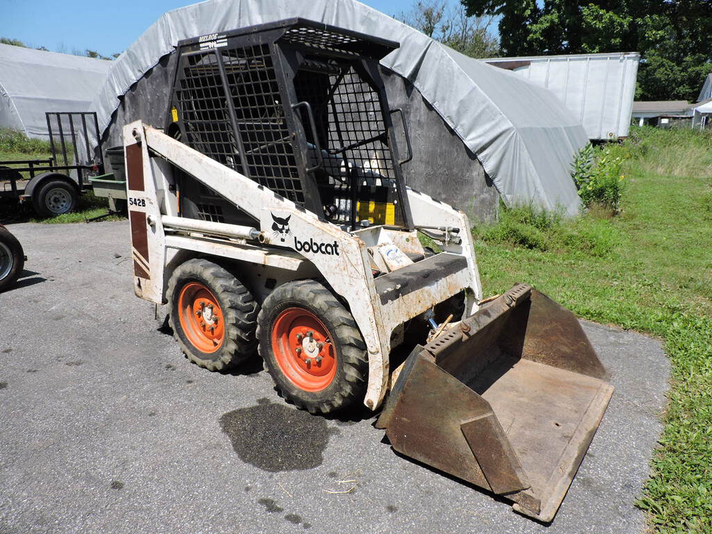 1989 Melroe BOBCAT 542B Skid Steer – with Bucket