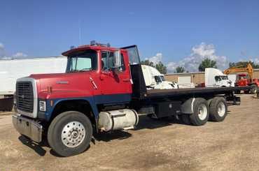 1989 Ford L9000 26’ Roll Back Flatbed